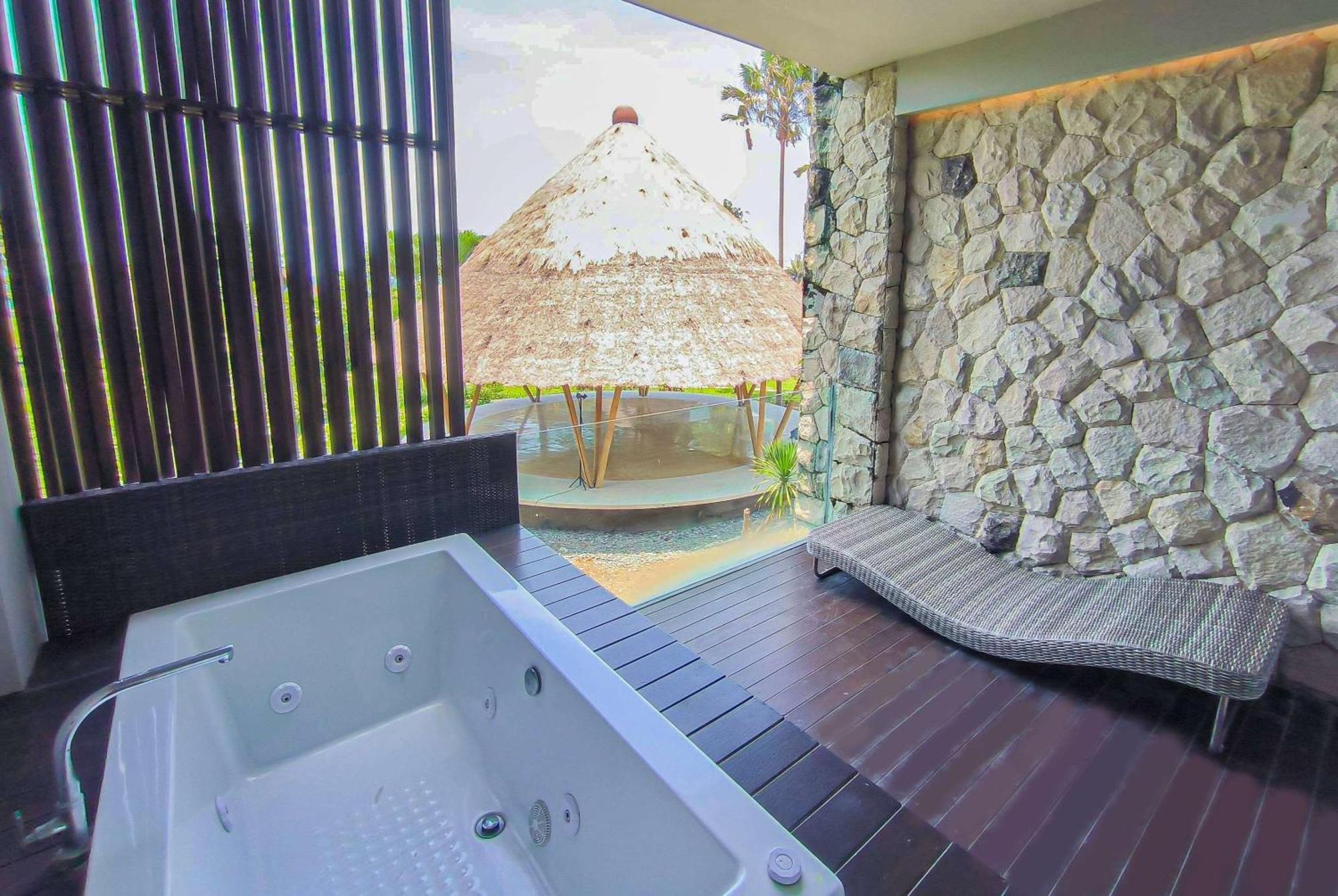 Wyndham Tamansari Jivva Resort Bali Siyut Luaran gambar A private spa at a hotel
